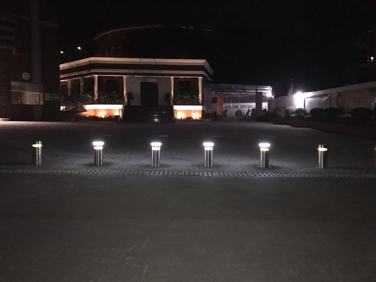 学校电动升降路桩
