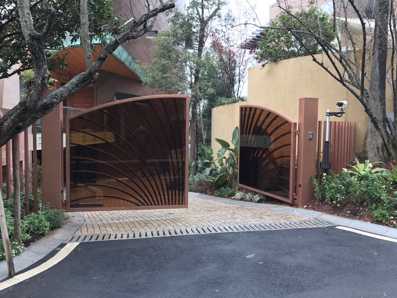 弹性体制